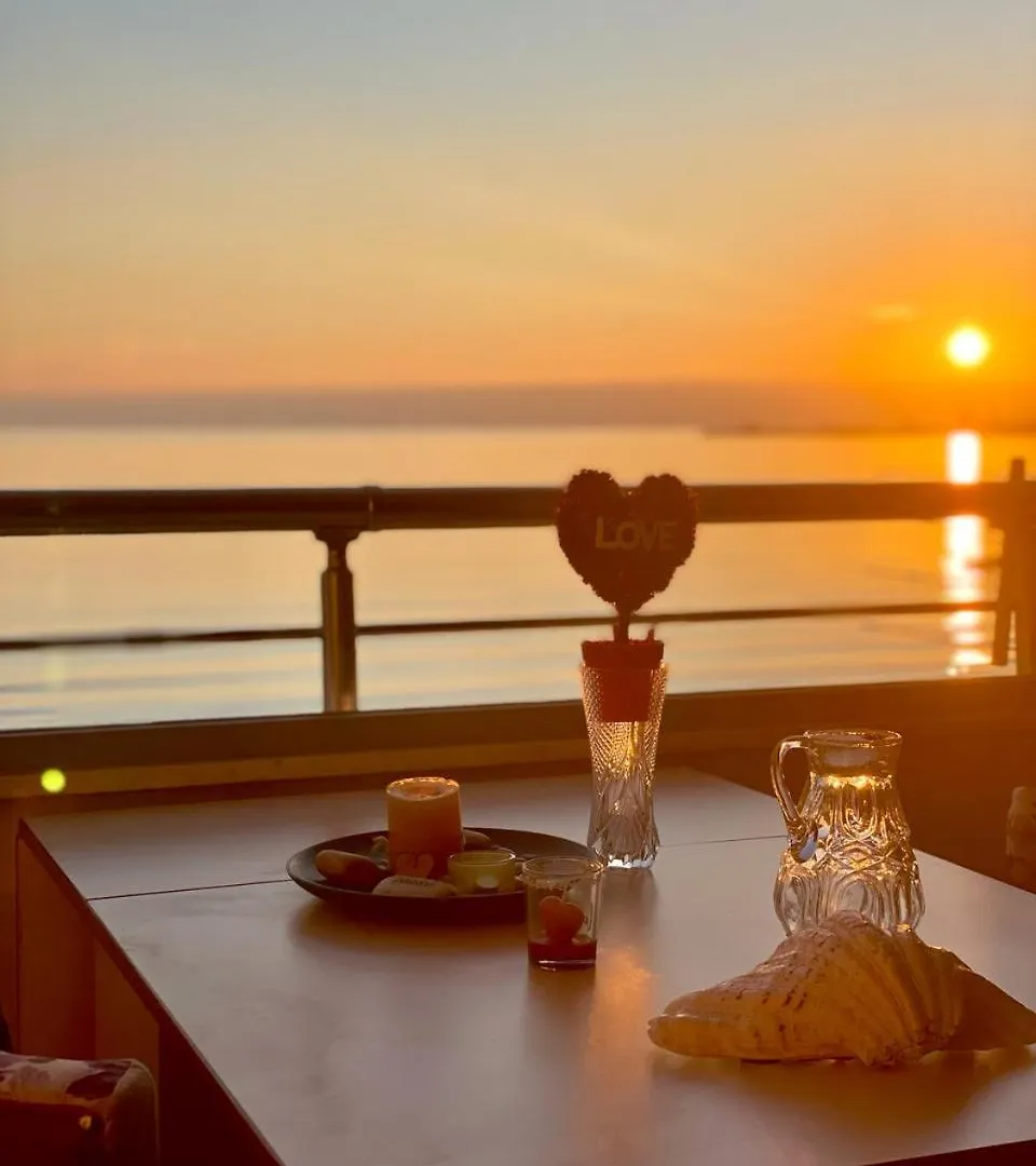 Apartment Cozy Beachfront Room Durres