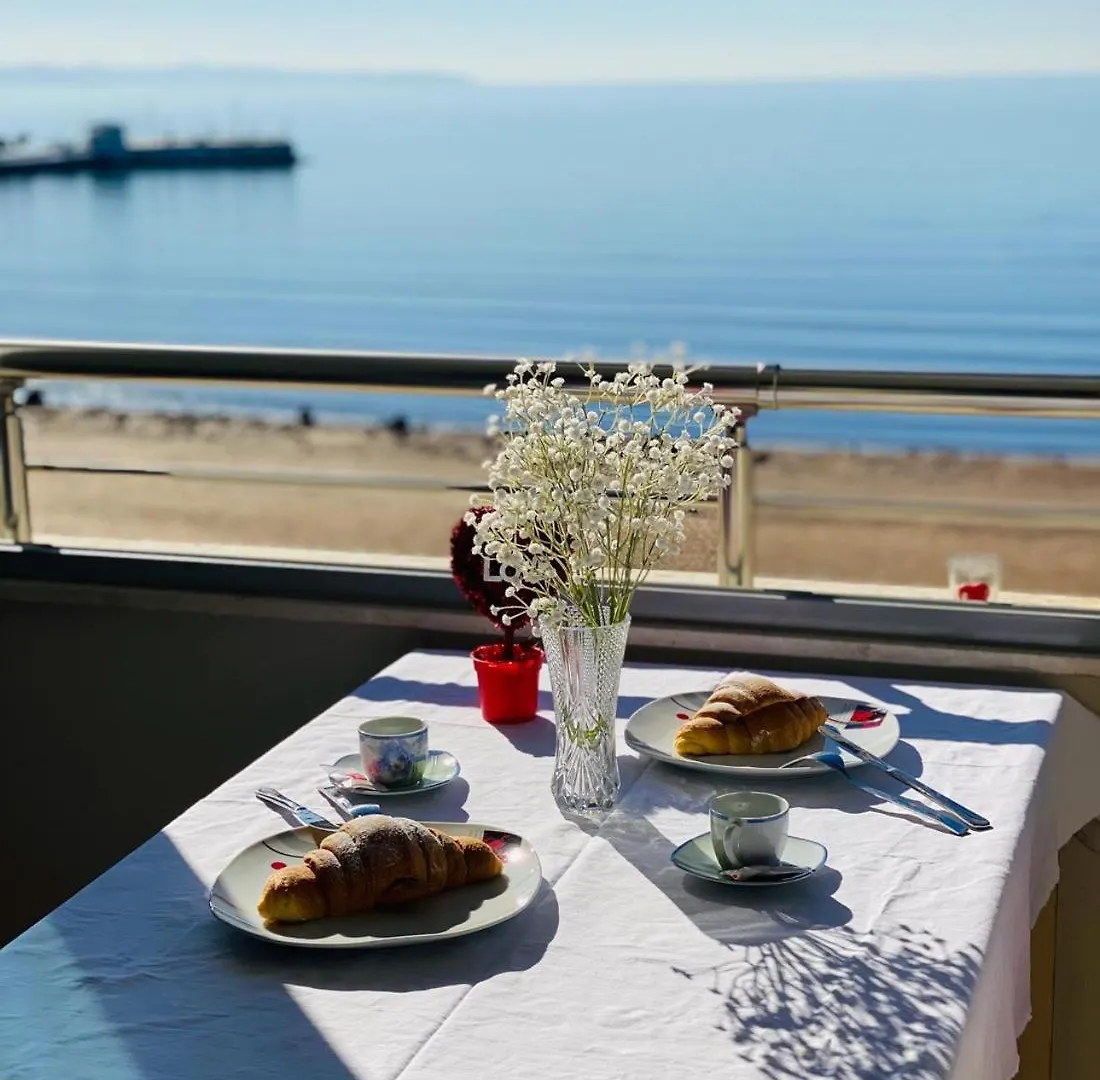 Cozy Beachfront Room Durres Apartment