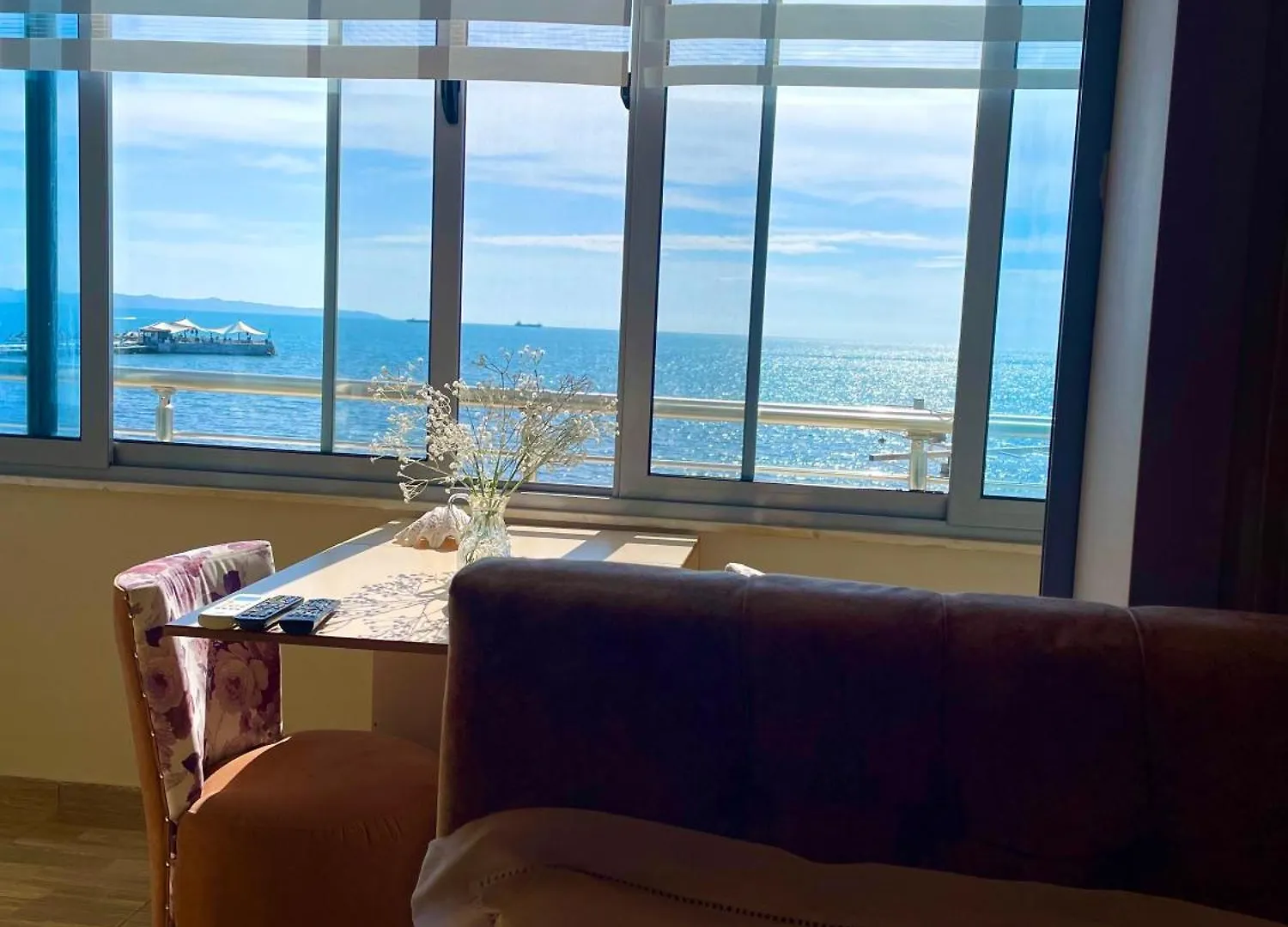 Cozy Beachfront Room Durres Apartment